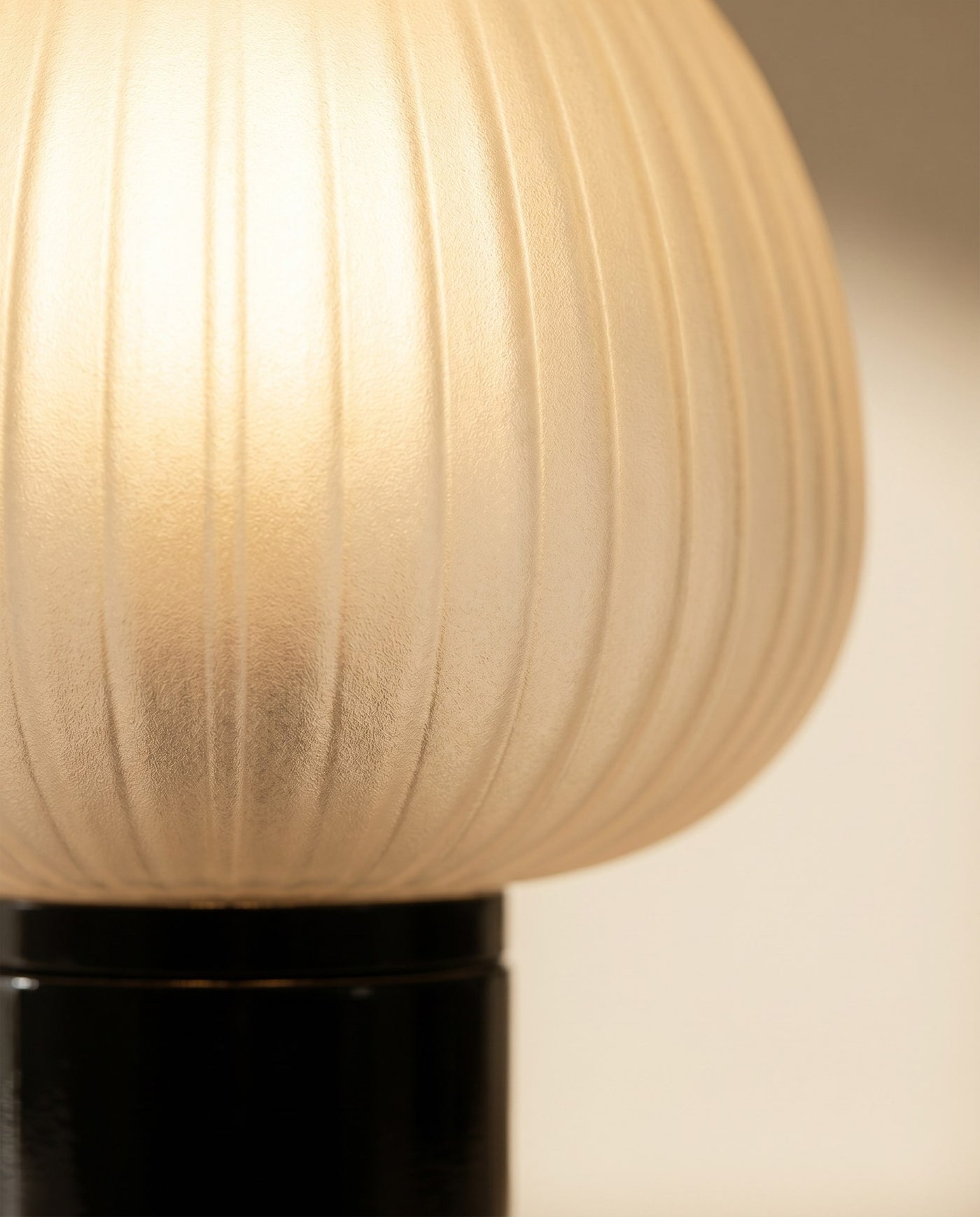 Maison Moya - Champignon Ribbed Glass Mushroom Table Lamp - 03 closeup-top