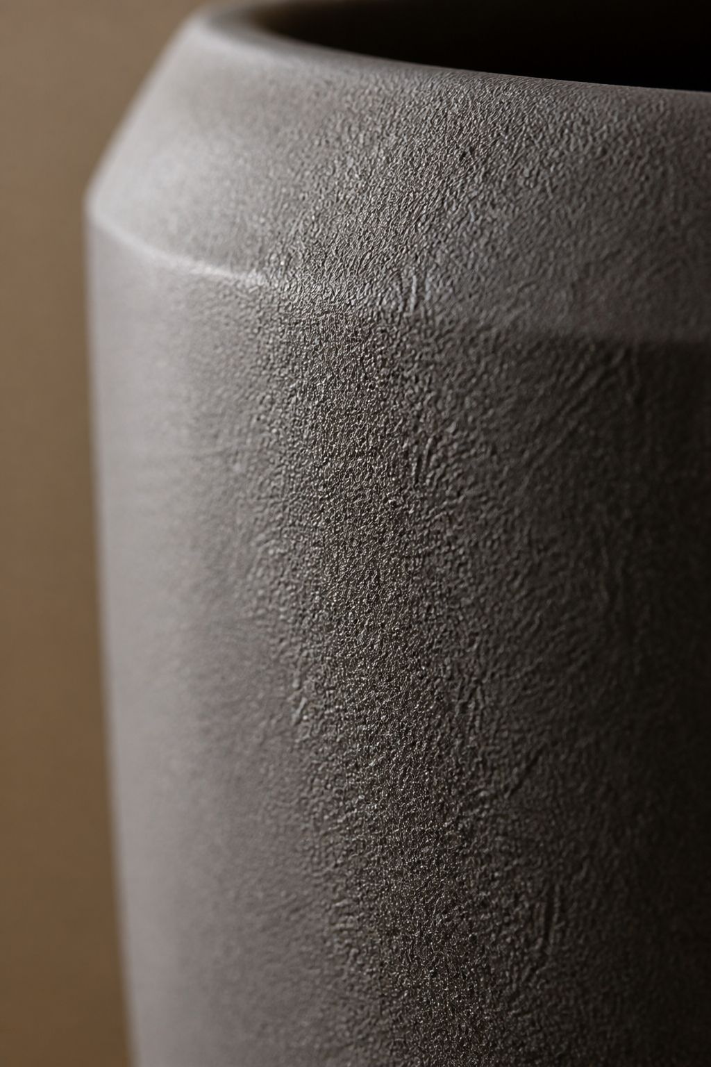Maison Moya - Élancé Tall Tapered Floor Planter - closeup surface