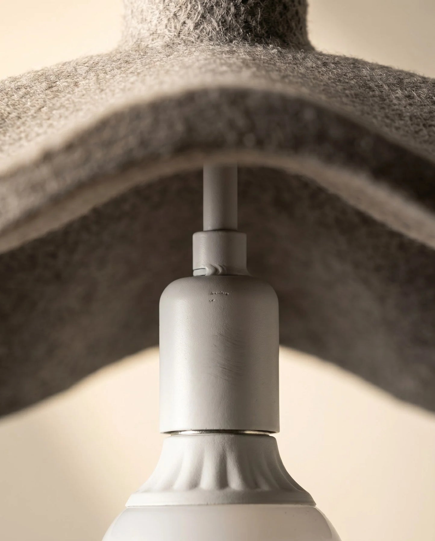 Maison Moya - Vague Wavy Disc distinctive Pendant Lamp - 04 closeup-base