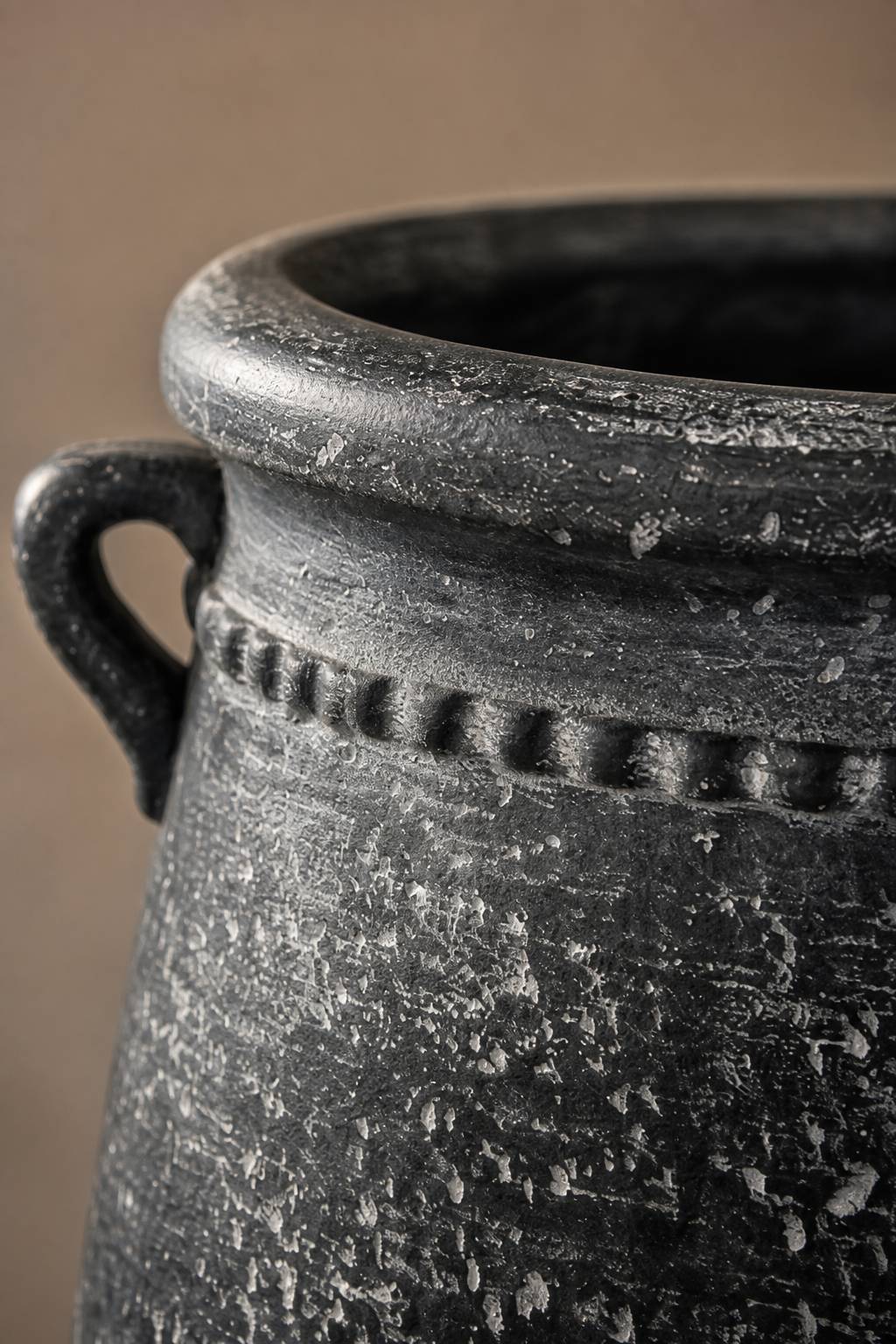 Maison Moya - Cuve à Anses Handled Amphora Planter - closeup detail